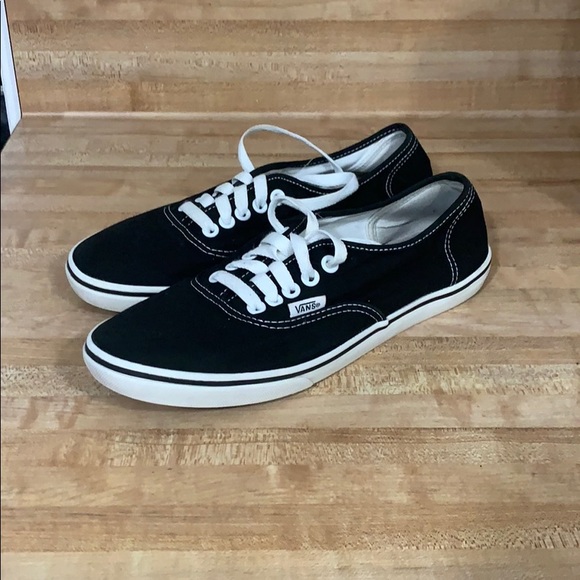 vans u authentic